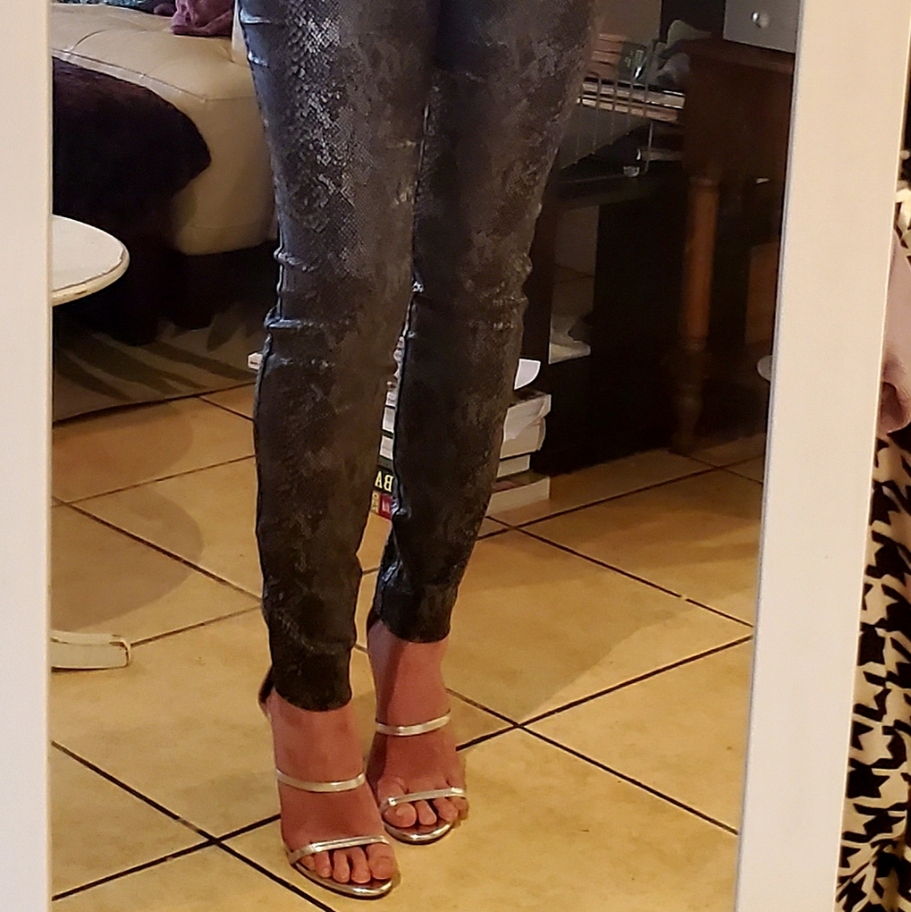 Snake 🐍 print pants